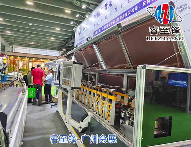 拉鉚和螺絲鏈接哪個好？輕鋼別墅設(shè)備廠家